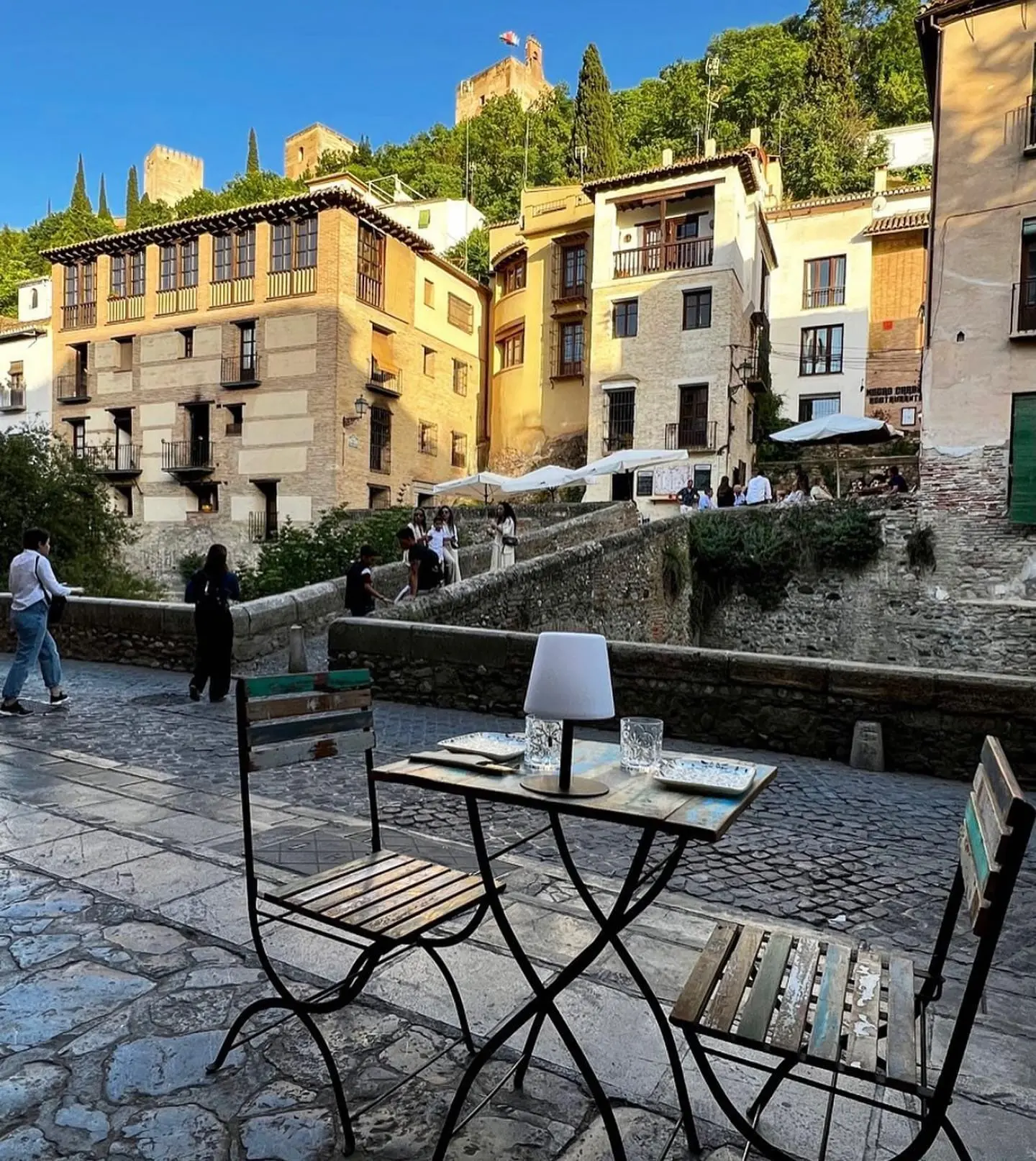 Restaurante Ossobuco located in Paseo de los tristes Granada with view to the Alhambra, italian restaurant city center