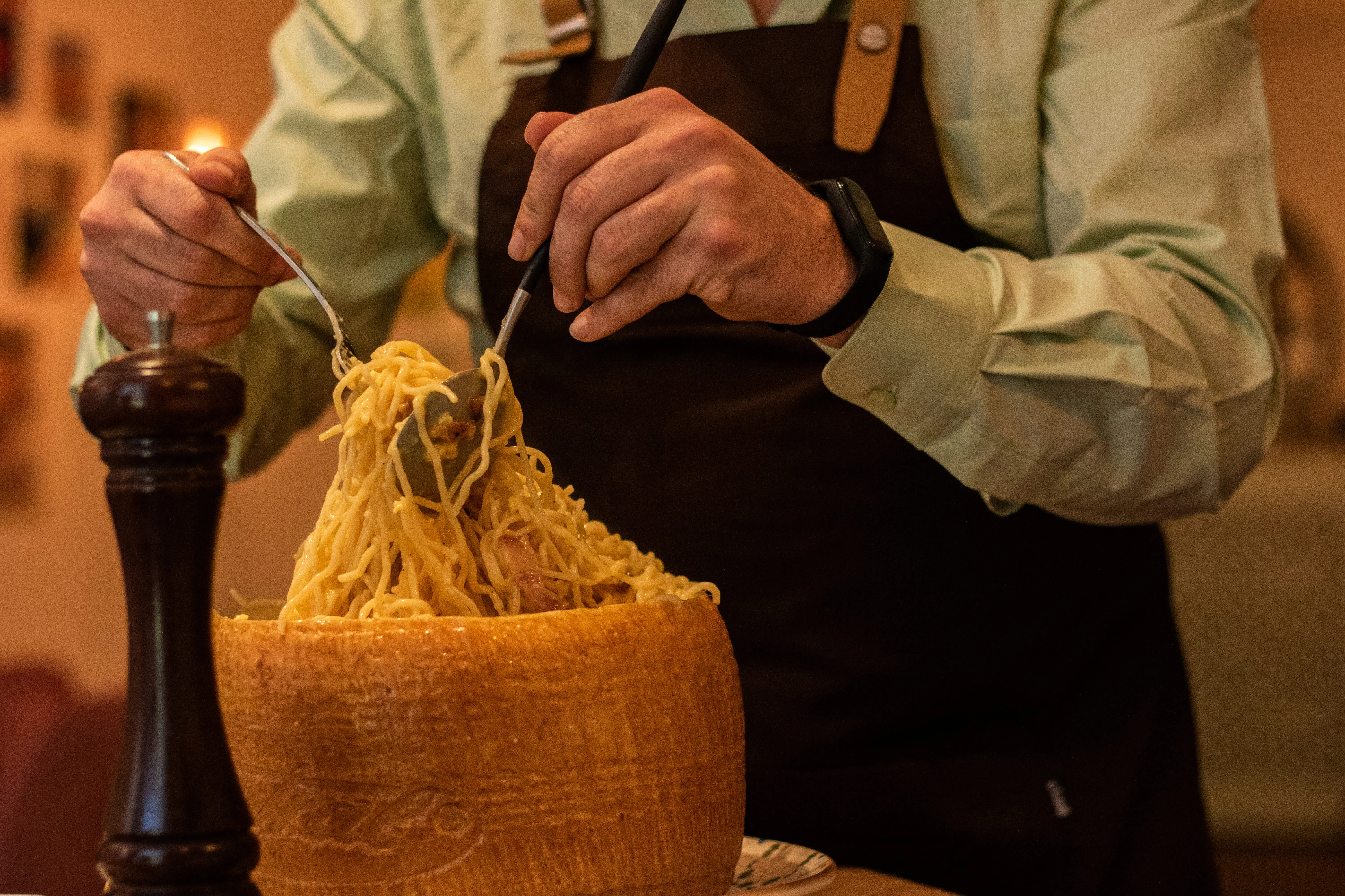 Restaurante Ossobuco located in Paseo de los tristes Granada with view to the Alhambra, italian restaurant city center